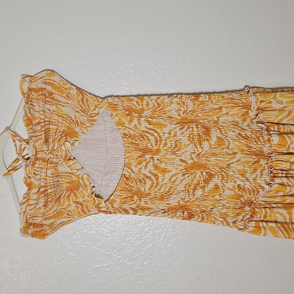 Luxxel Cream and Yellow Dress - Picture 4 of 8